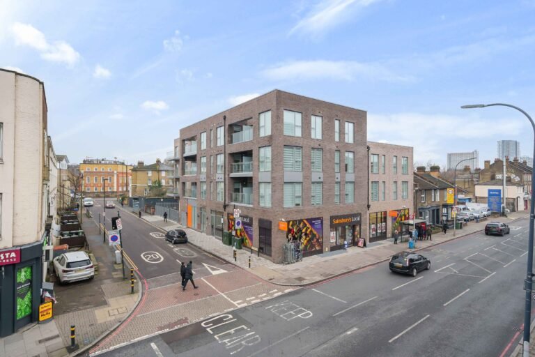 Lee High Road pic (2)