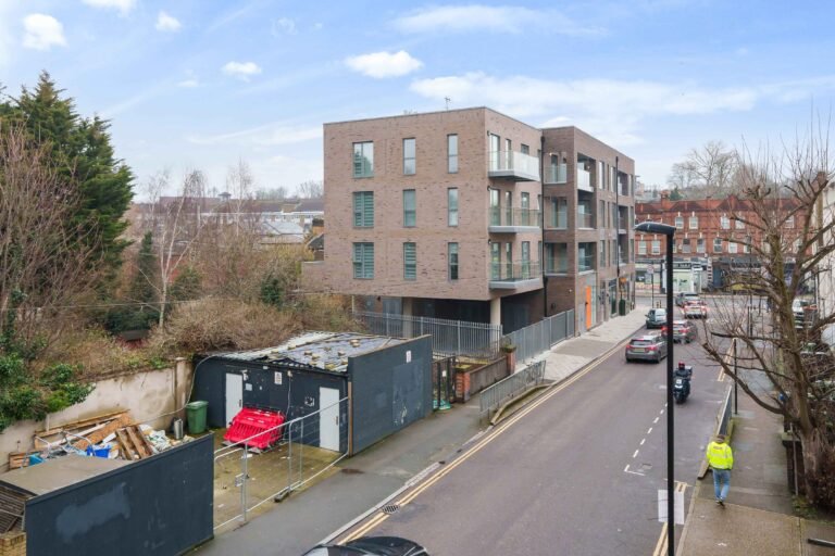 Lee High Road pic (3)