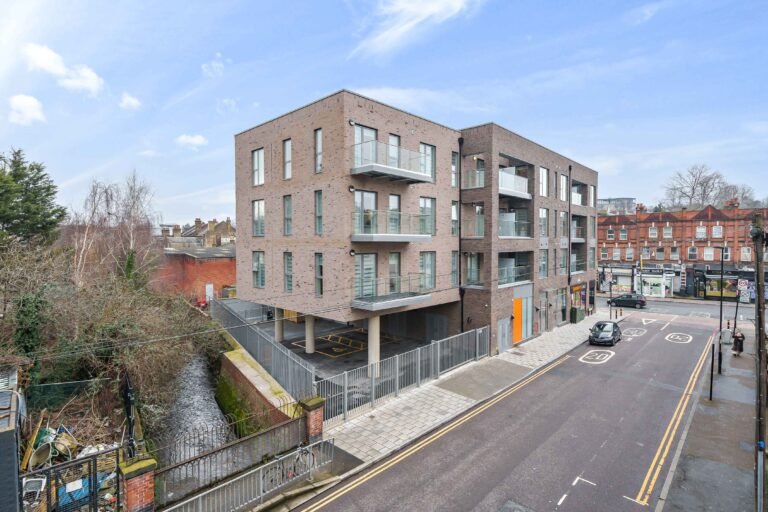 Lee High Road pic (4)