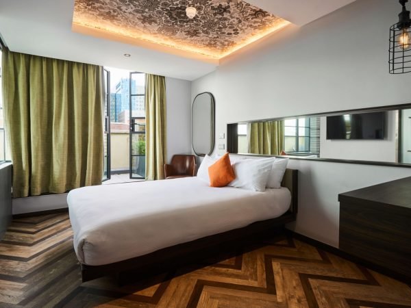 NEW ROAD HOTEL, WHITECHAPEL (8)